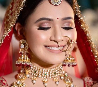 Fashion accessories for sale - Photos for Glow Like Never Before with the Perfect Makeup Artist
