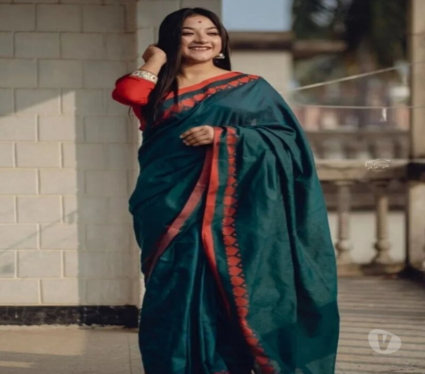 Buy & Sell Clothes Kolkata - Photos for Bottle Green Handloom Cotton Saree