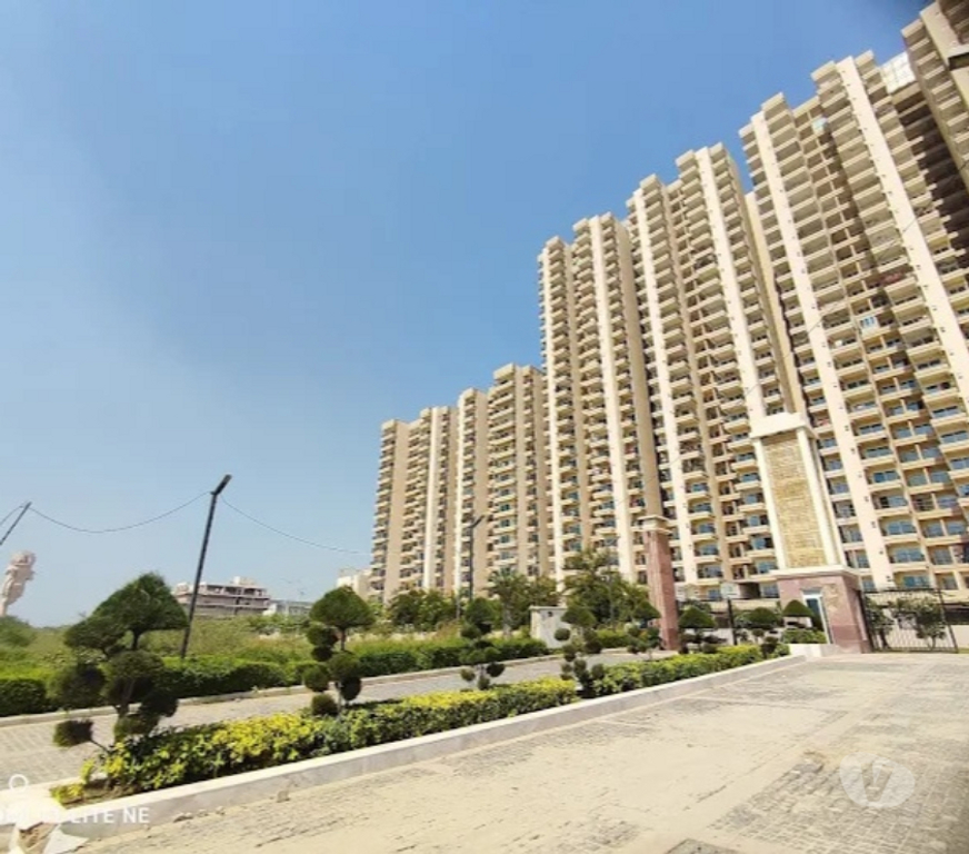 Houses & Flats for sale Noida - Photos for Gaur Yamuna City – Premium 2 3 4 BHK Apartments & Villas