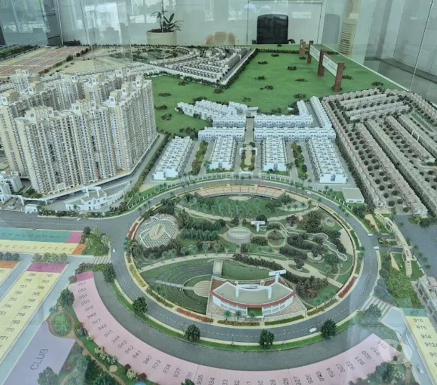 Houses & Flats for sale Noida - Photos for Gaur Yamuna City – Premium 2 3 4 BHK Apartments & Villas