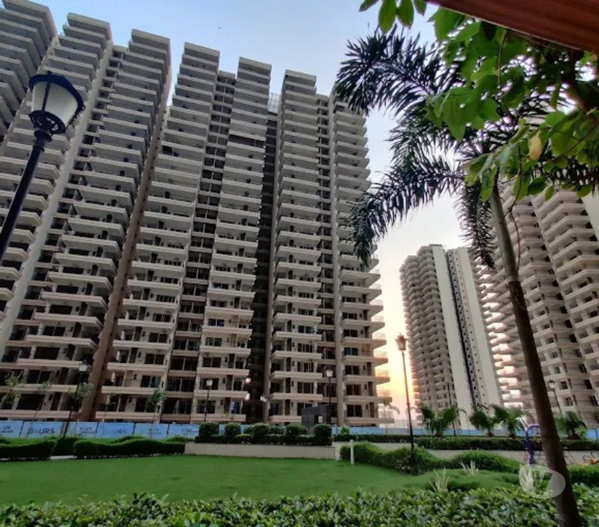 Houses & Flats for sale Noida - Photos for Gaur Yamuna City – Premium 2 3 4 BHK Apartments & Villas