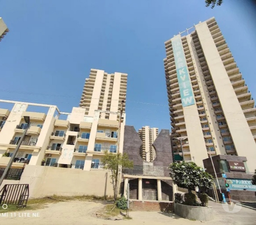 Houses & Flats for sale Noida - Photos for Gaur Yamuna City – Premium 2 3 4 BHK Apartments & Villas