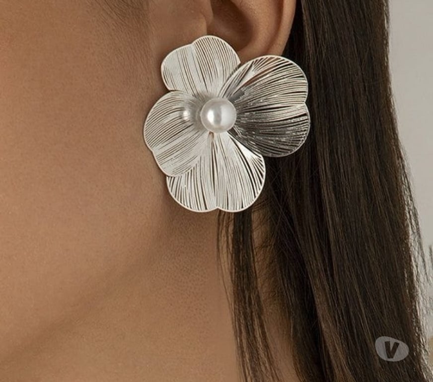Fashion accessories Delhi - Photos for Shop Latest Designs Trendy Earrings Online