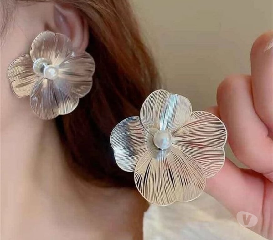 Fashion accessories Delhi - Photos for Shop Latest Designs Trendy Earrings Online