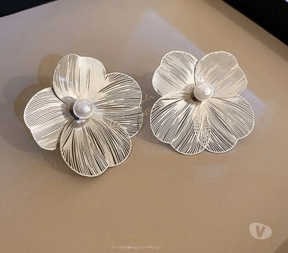Fashion accessories for sale - Photos for Shop Latest Designs Trendy Earrings Online