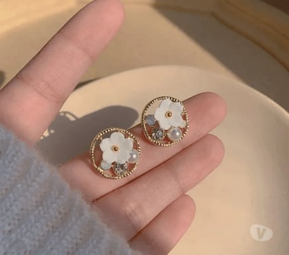 Fashion accessories for sale - Photos for Shop Unique Pearl Earrings Design 2025