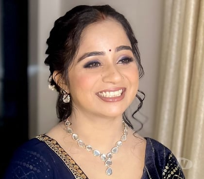 Outsourcing services - Photos for Top brides book popular makeup artists in Gurgaon to shine