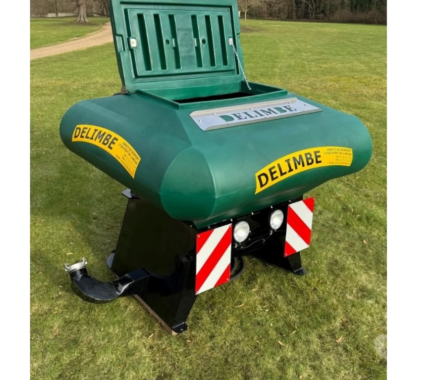 Buy & Sell Scrap Jalandhar - Photos for T20 1700 litre seeder with 16 outlets and front hopper