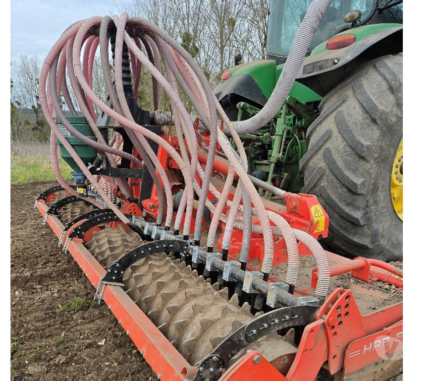 Buy & Sell Scrap Jalandhar - Photos for T20 1700 litre seeder with 16 outlets and front hopper