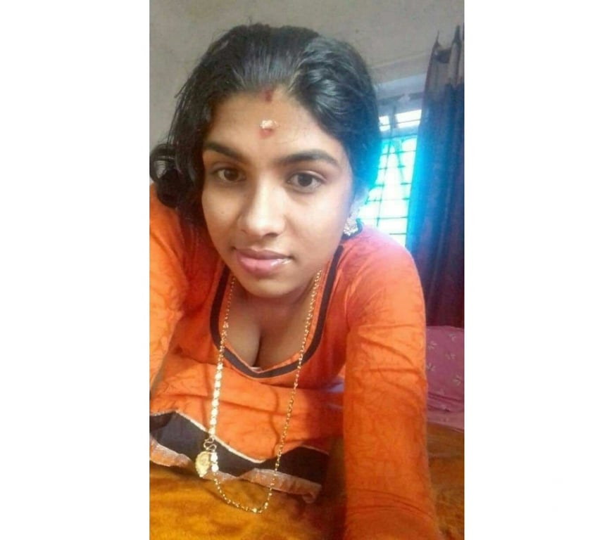 Call girl Chennai - Photos for Genuine bhabhi tamil item..