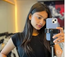 NO ADVANCE GENUINE ESCORT SERVICE CALL GIRL IN HAND