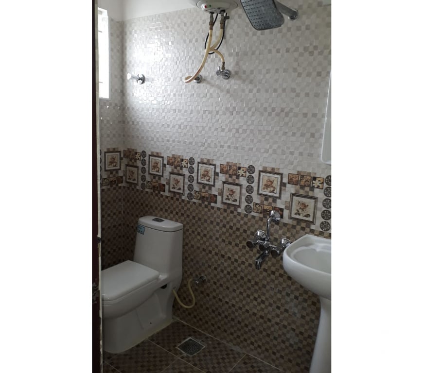 Houses & Flats for sale Bangalore - Photos for Tenanted Building for Sale at Ejipura nr to Inner Ring Road