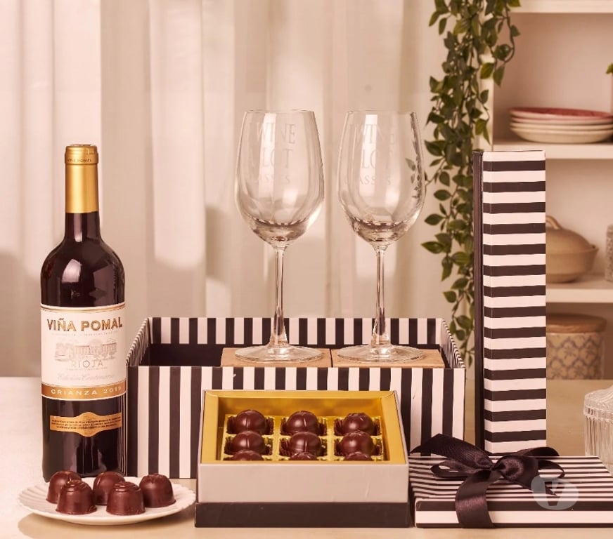 Buy & Sell Gift Bangalore - Photos for Premium Whinny Affair Valentine Gift Box for Couples